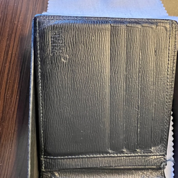 Men's double bifold black leather wallet by Montblanc. - Picture 5 of 5
